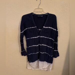 Athleta Blue and White Tie Dye Comfy Button Down Long Women’s Shirt Size S